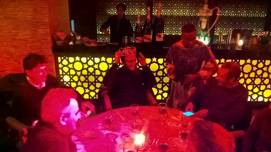 Dynamic-meeting-Marrakesh-night